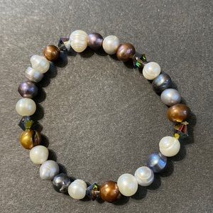 Tri-colored stretchy pearl bracelet